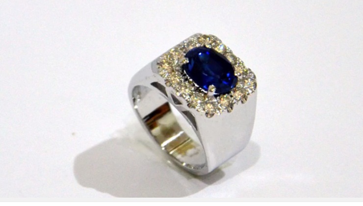 Handmade Gold Ring with Blue Sapphire and Diamonds