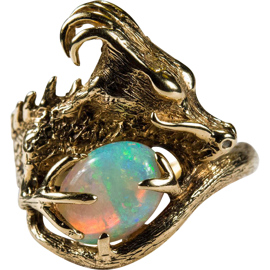Unique Engagement Rings for those who Like ‘Something Different’