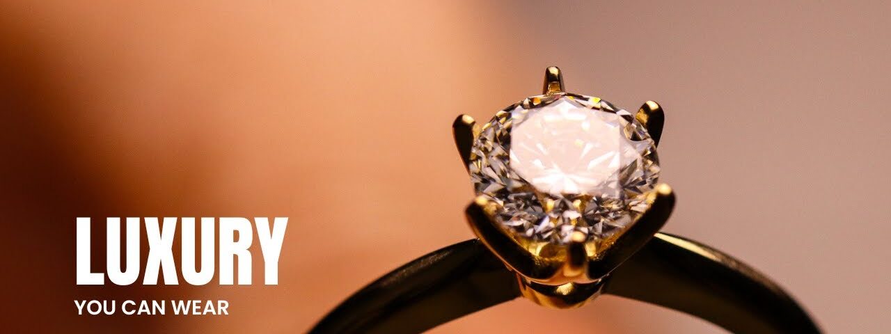 Pure Luxury! ✨ 1 Carat Stone Set in 18K Gold Ring
